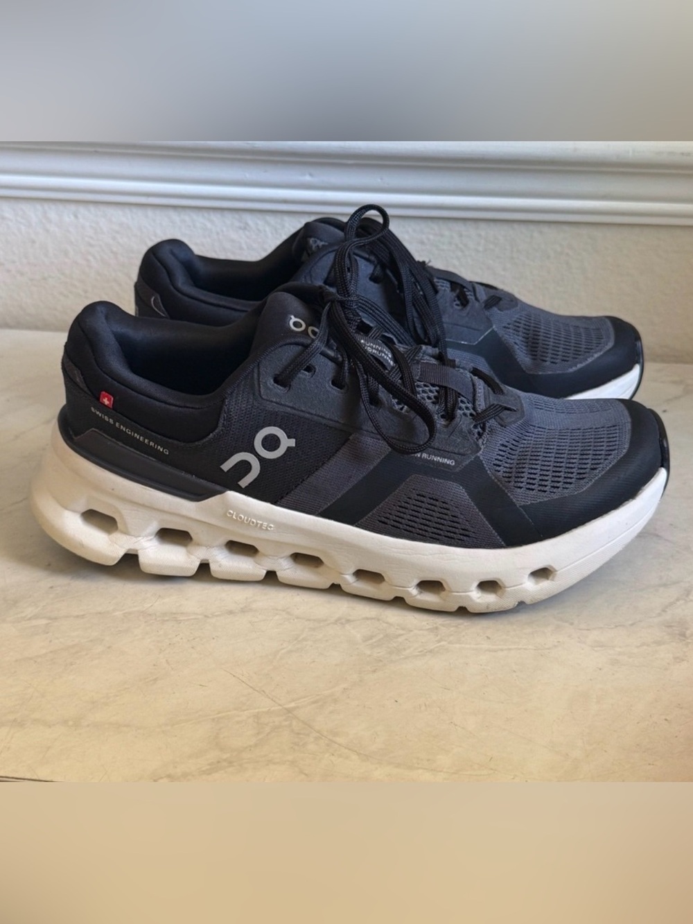 On Running Cloudrunner women’s Running Shoes - Black/White